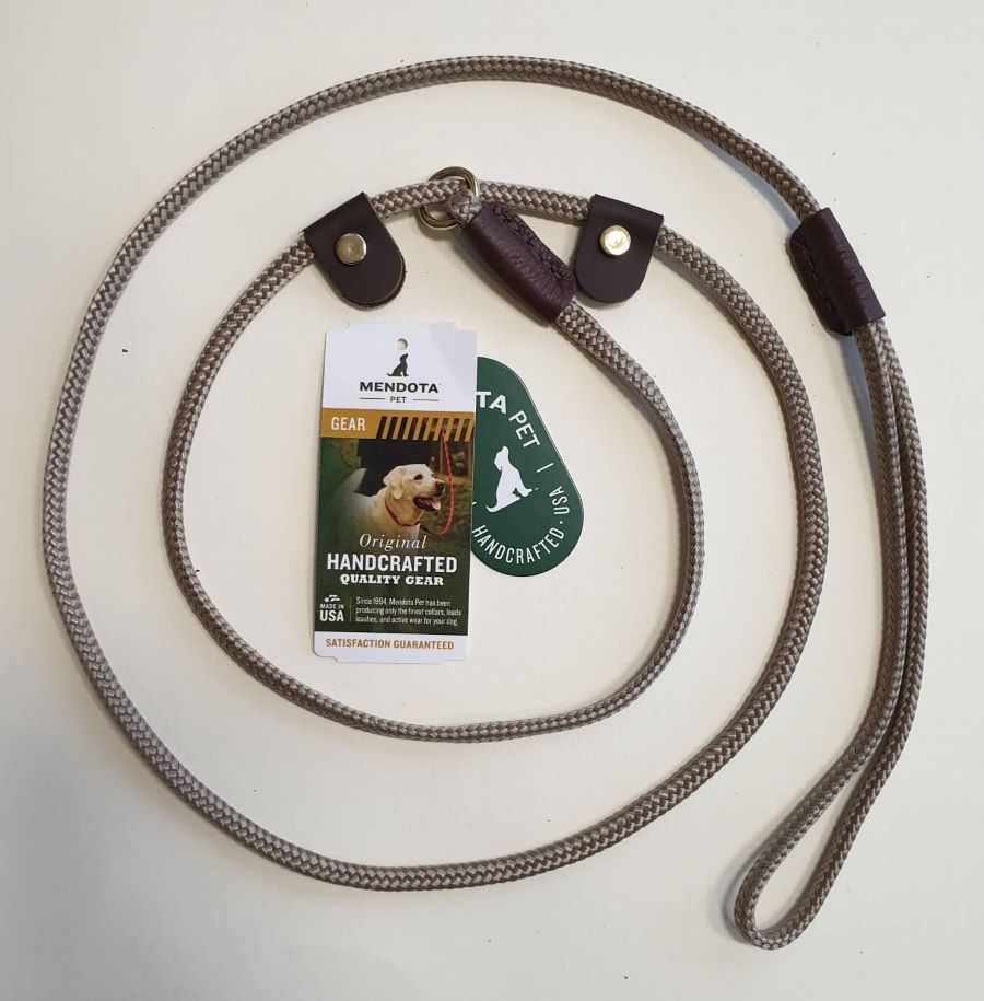 Mendota slip-on sýningataumur