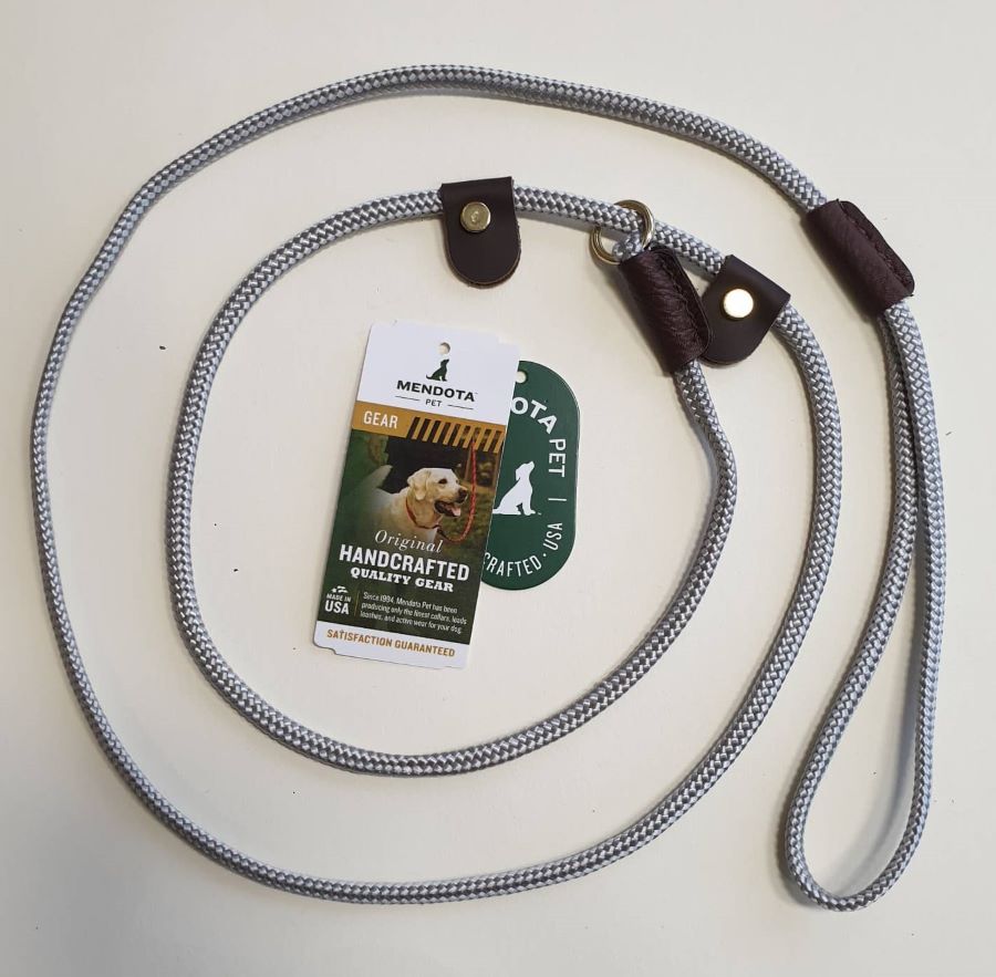 Mendota slip-on sýningataumur