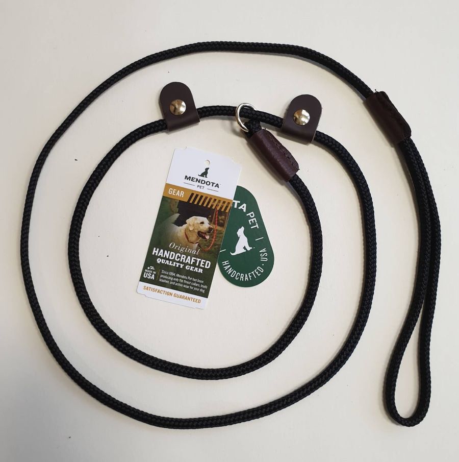 Mendota slip-on sýningataumur